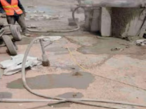 长顺水泥混凝土路面板底注浆技术 路面脱空注浆整治方案